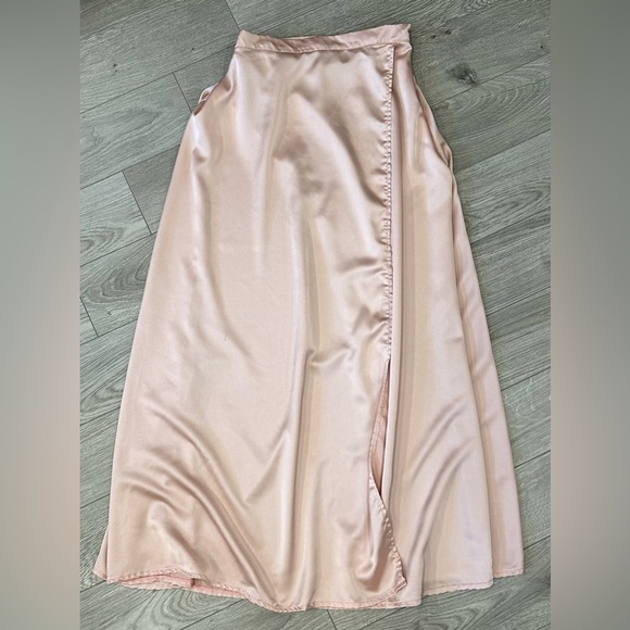 Beautiful summer skirt in light pink colour. Mint condition. - Picture 4 of 4